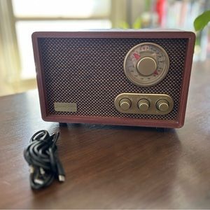 Byron Statics Bluetooth Radio - Retro style